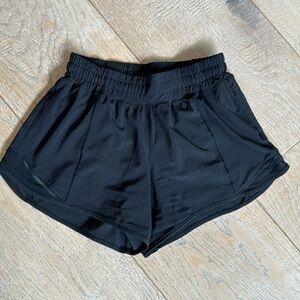 EUC Lululemon hotty hot 4” shorts, low rise, side zipper pocket & liner size 4